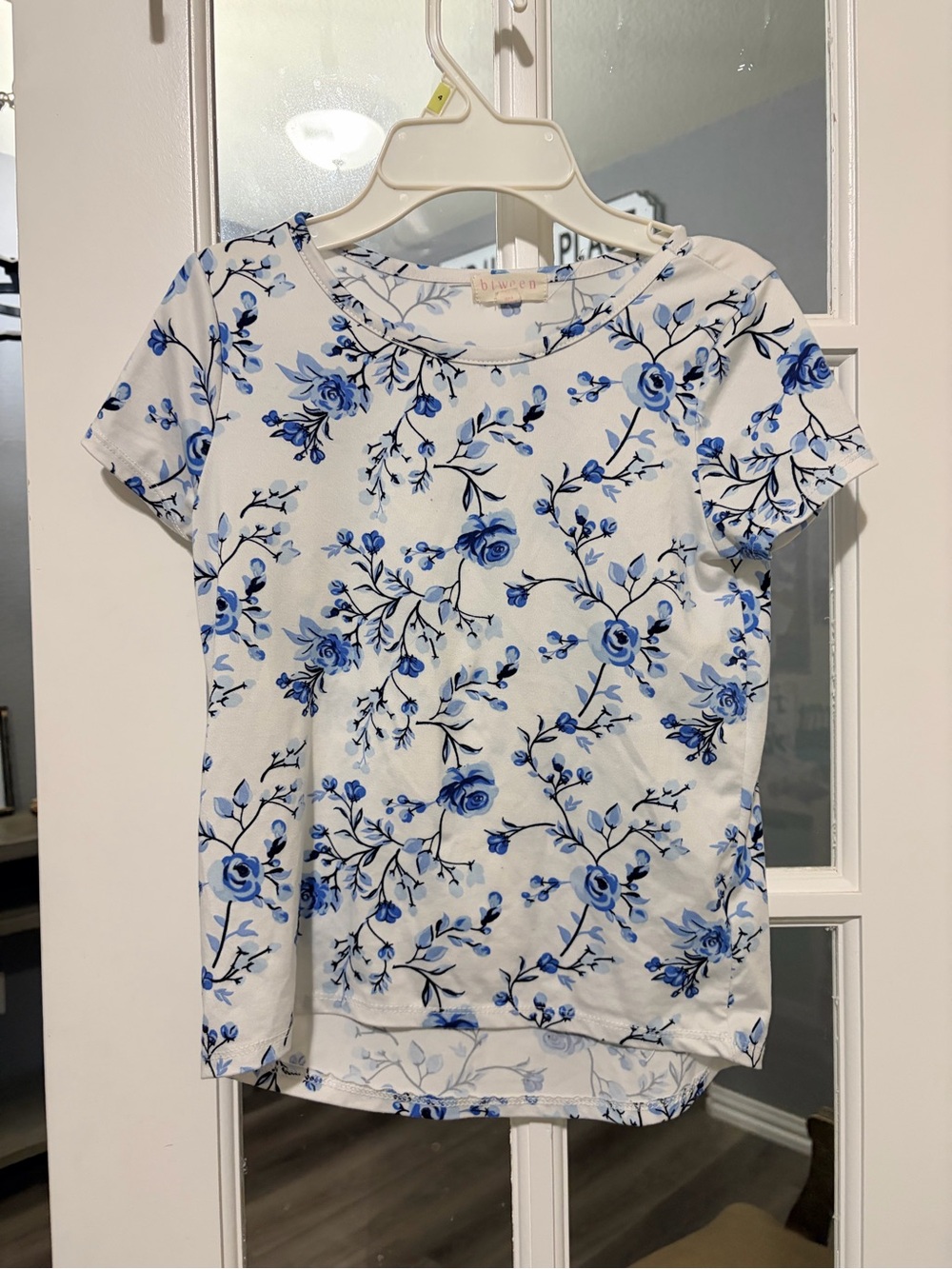 btween White Short Sleeve Tee with Blue Floral Print